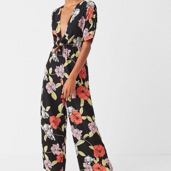 UO Plunging Floral Tie-Front Jumpsuit - Picture 4 of 5